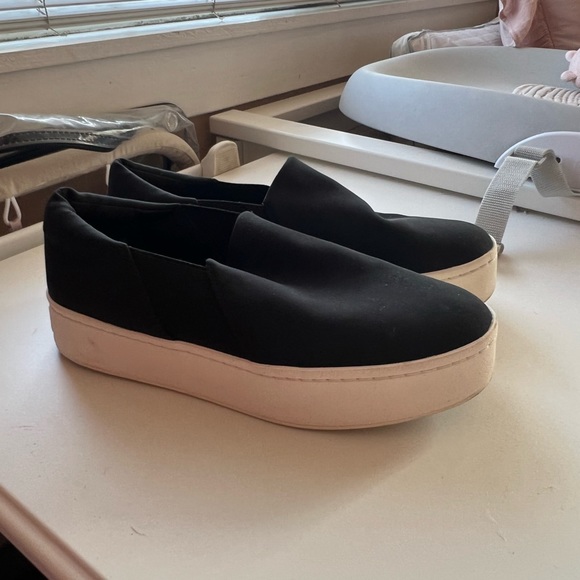 Vince black slip ons - Picture 2 of 4